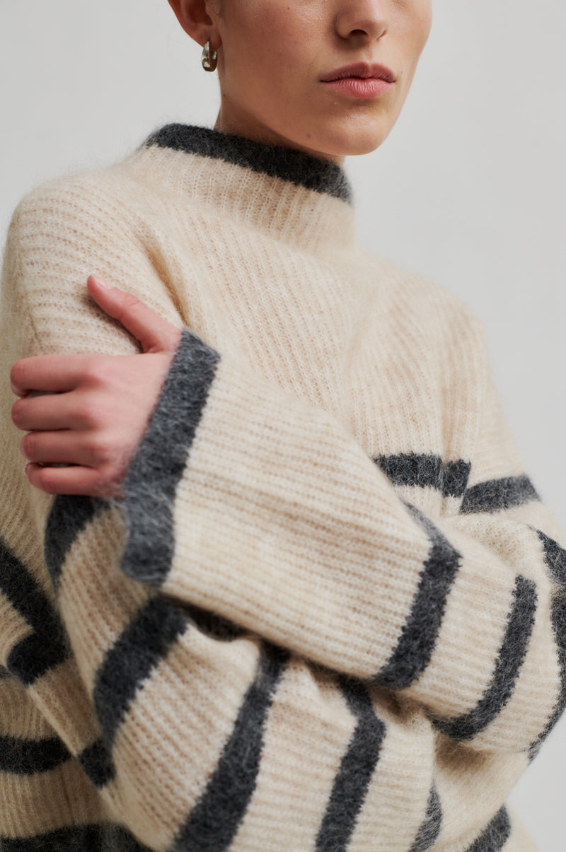 Ovalis Knit T-Neck